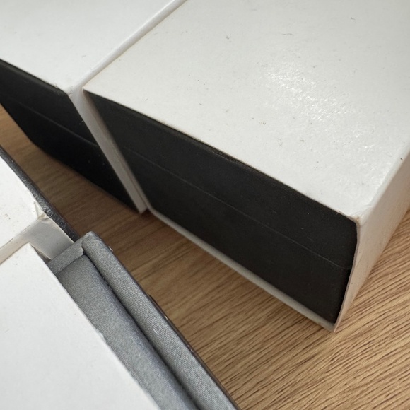 Set of 5 Velvet Ring Boxes – New & Elegant – Jewelry Storage, Gifts or Proposals - Picture 9 of 12